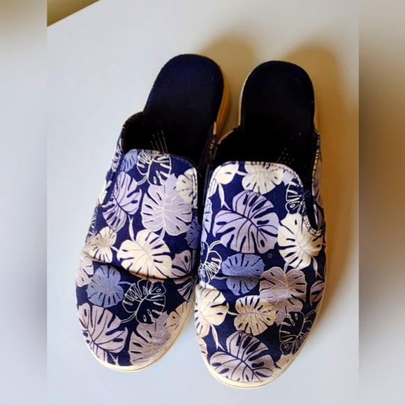 Clarks slip on shoes - Picture 1 of 6